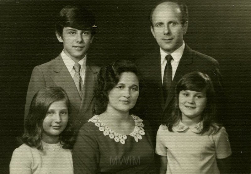 KKE 4564.jpg - Longin i Janina (z domu Wojnicz) z dziećmi Jarosławem, Rosą i Elżbietą, lata 60-te XX wieku.